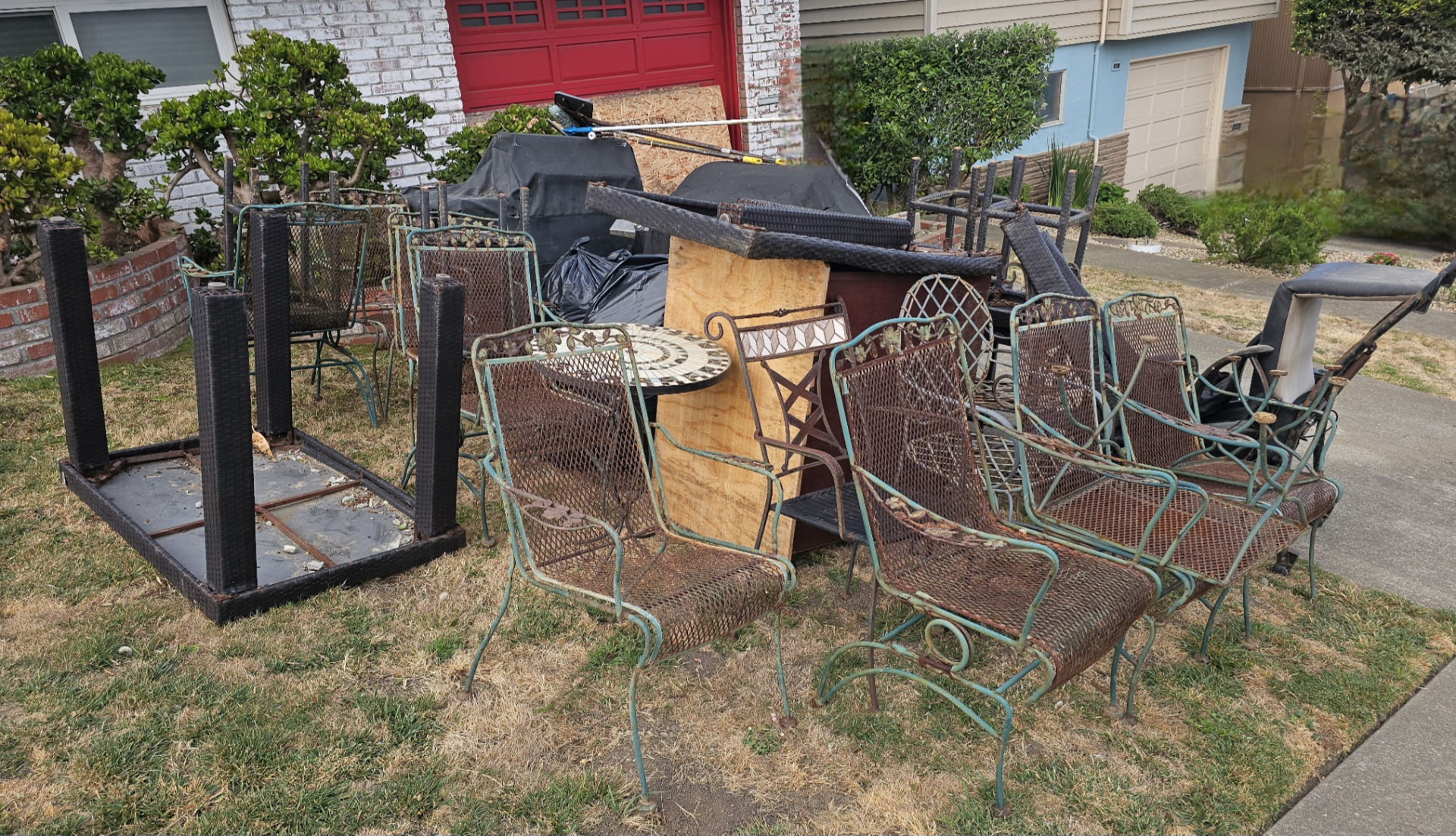 Full Yard Furniture Haul